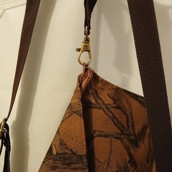 New Travel Sling Crossbody Bag Travel Purse Carryall Wallet Set Brown Camo Leaf - Picture 15 of 16